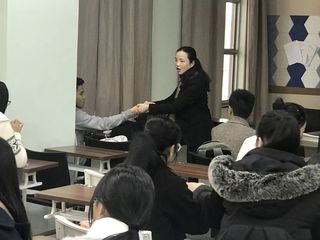 本页围绕「短信特邀送38
